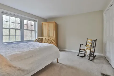 15 Heathrow Court Nashua NH 03063