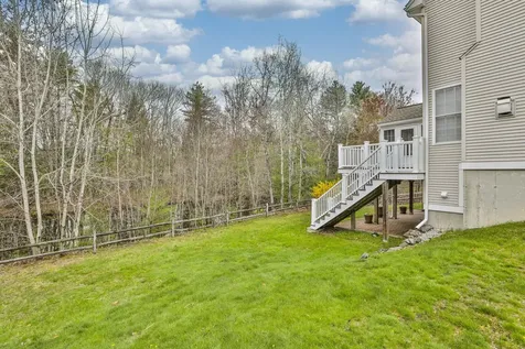 15 Heathrow Court Nashua NH 03063
