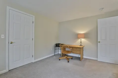 15 Heathrow Court Nashua NH 03063
