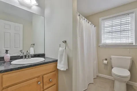 15 Heathrow Court Nashua NH 03063