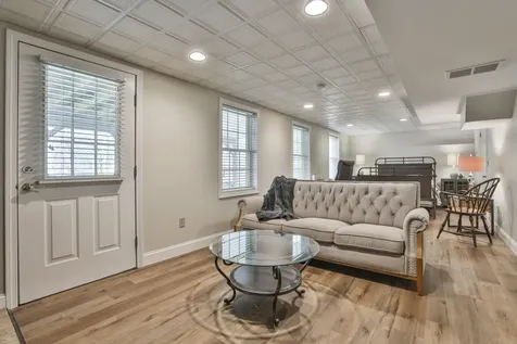 15 Heathrow Court Nashua NH 03063