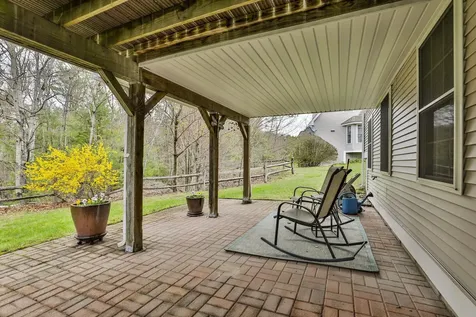 15 Heathrow Court Nashua NH 03063