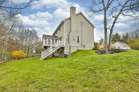 15 Heathrow Court Nashua NH 03063