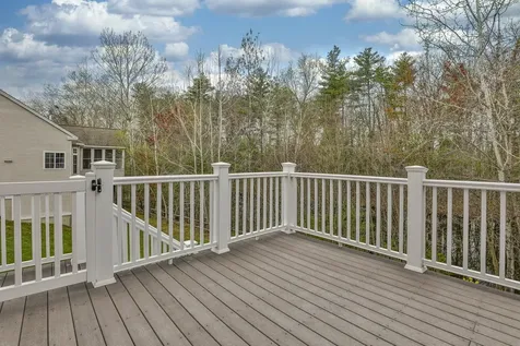 15 Heathrow Court Nashua NH 03063