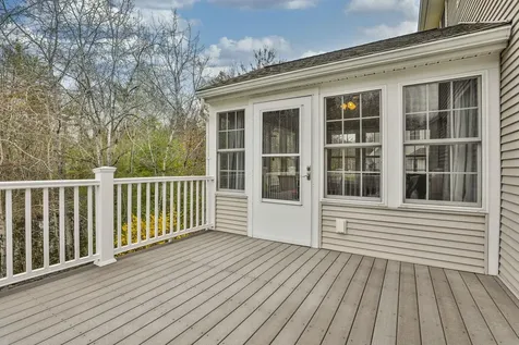15 Heathrow Court Nashua NH 03063