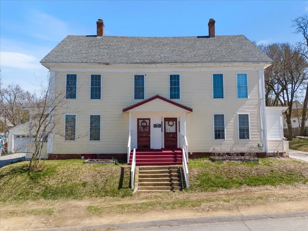 16 Manchester Street Pittsfield NH 03263