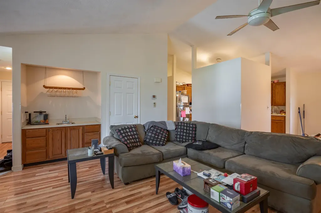 16 Jamaica Lane Nashua NH 03063