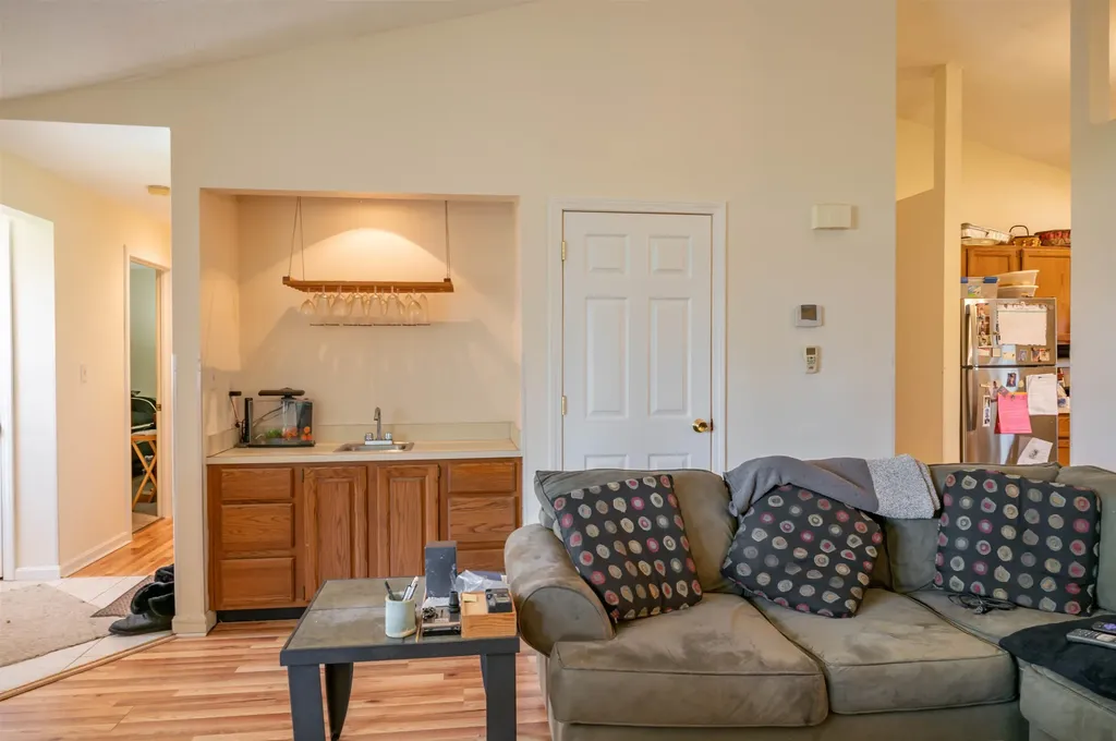 16 Jamaica Lane Nashua NH 03063