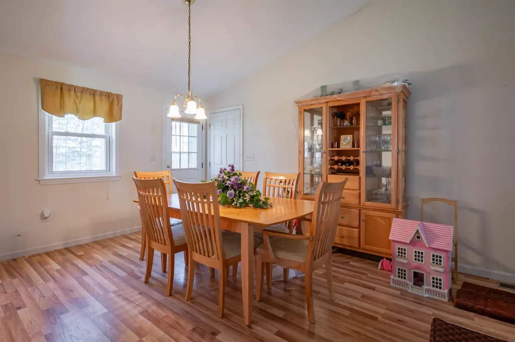 16 Jamaica Lane Nashua NH 03063