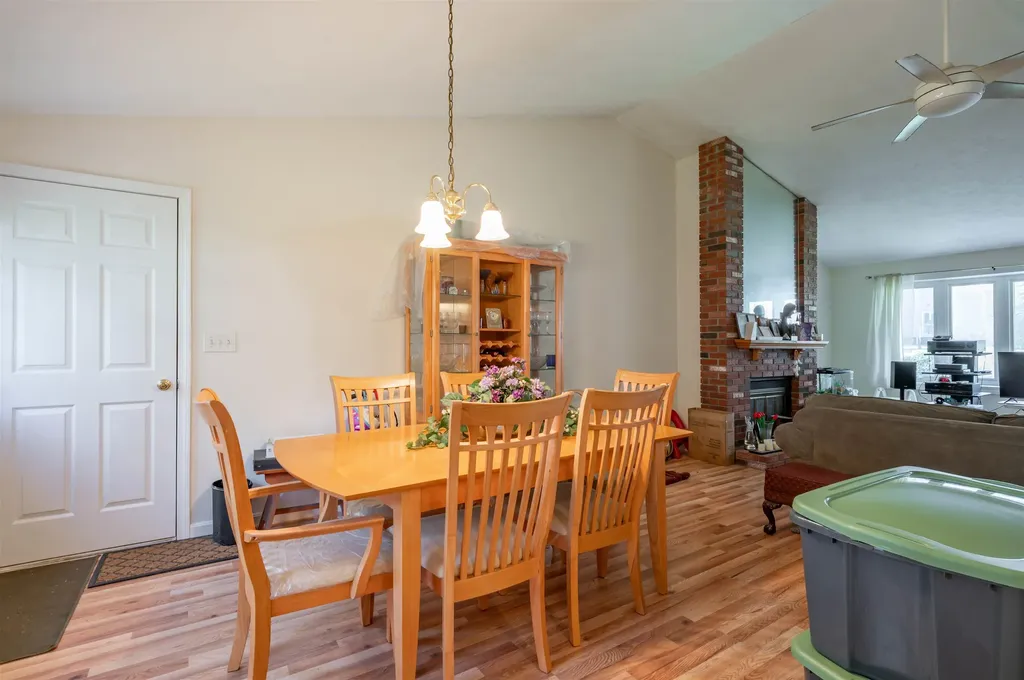16 Jamaica Lane Nashua NH 03063