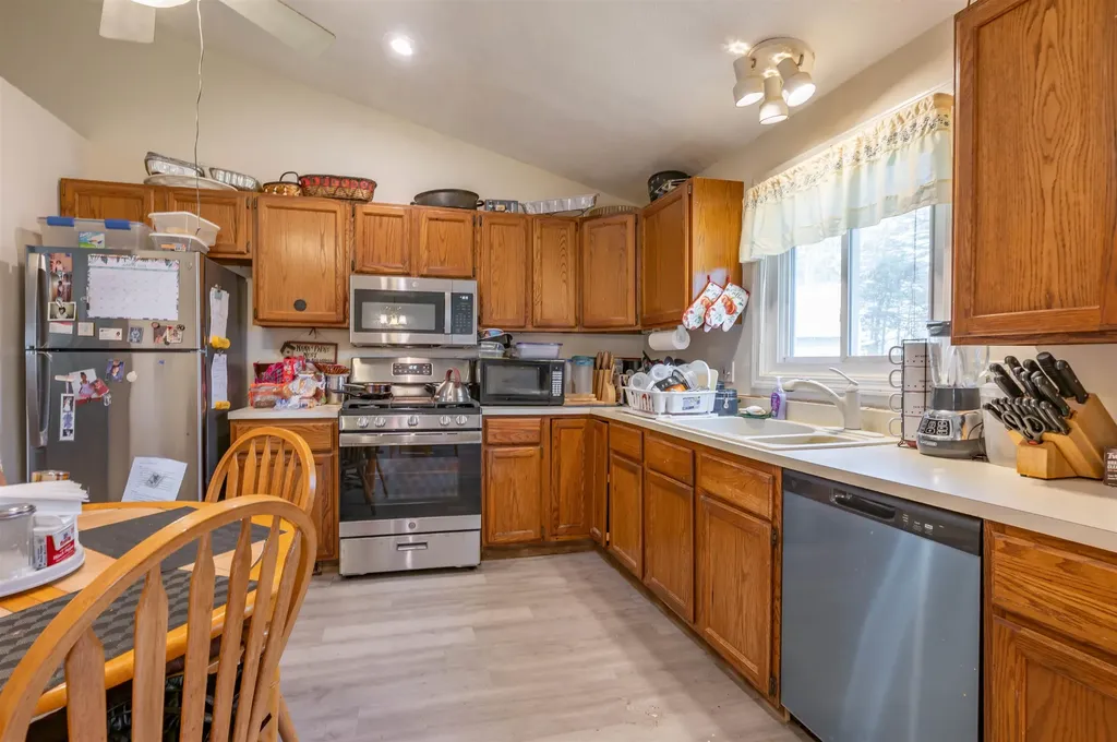16 Jamaica Lane Nashua NH 03063