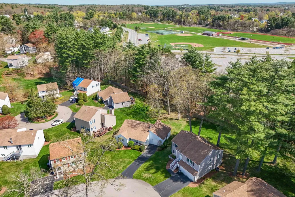 16 Jamaica Lane Nashua NH 03063