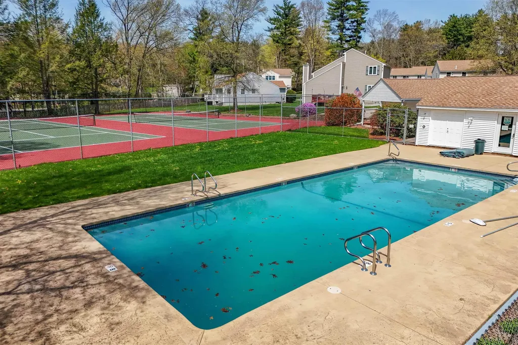 16 Jamaica Lane Nashua NH 03063