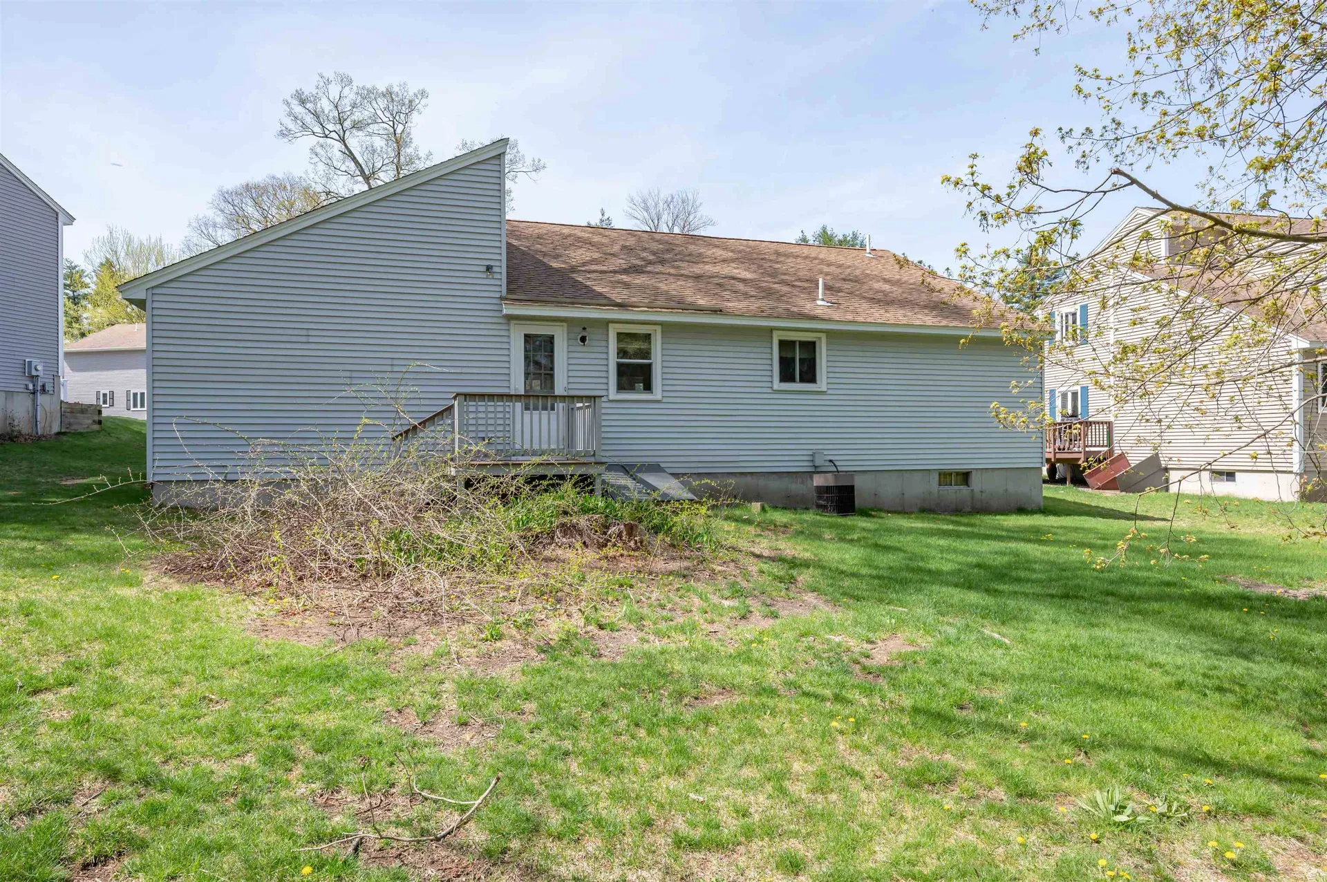 16 Jamaica Lane Nashua NH 03063