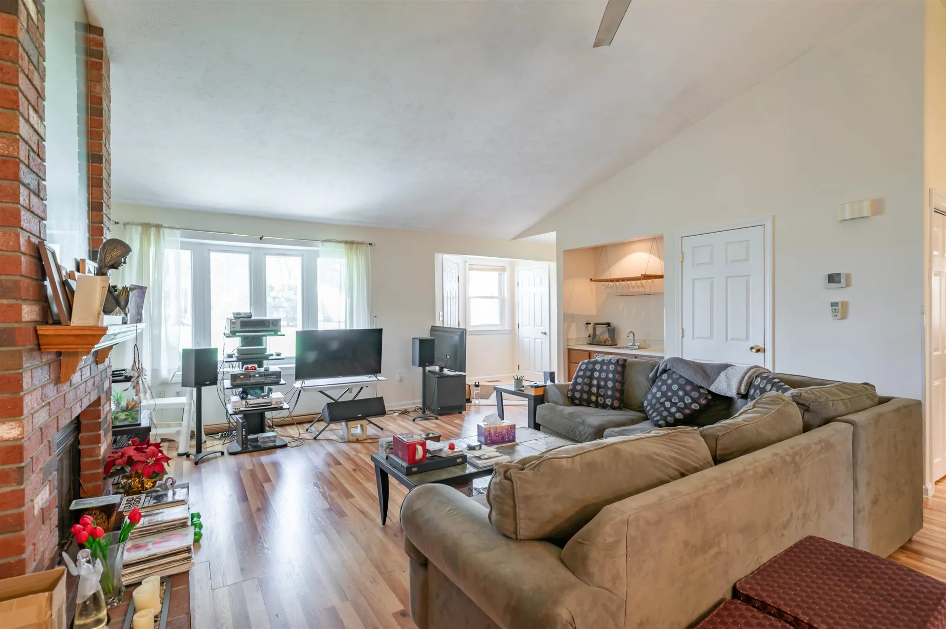 16 Jamaica Lane Nashua NH 03063