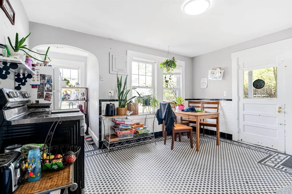 4 Fossa Avenue Nashua NH 03060