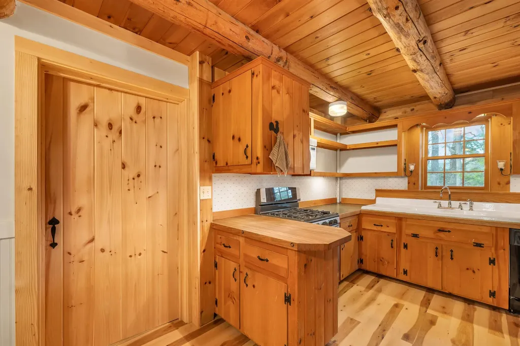 220 Groton Hollow Road Rumney NH 03266