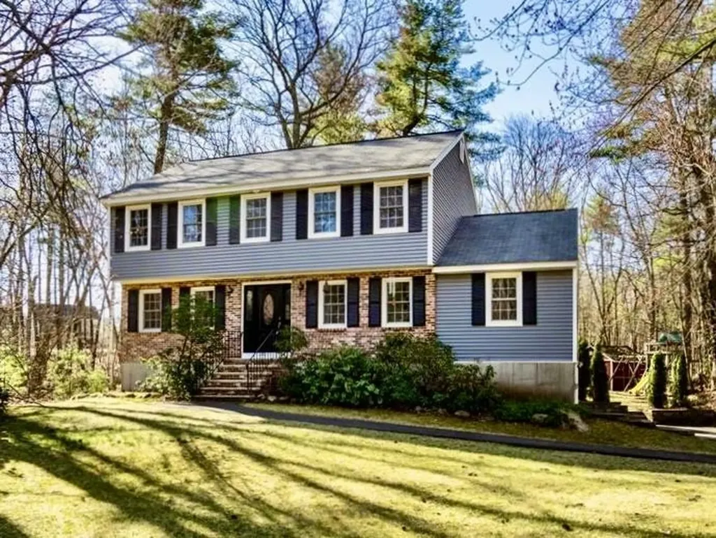 44 Shasta Drive Londonderry NH 03053