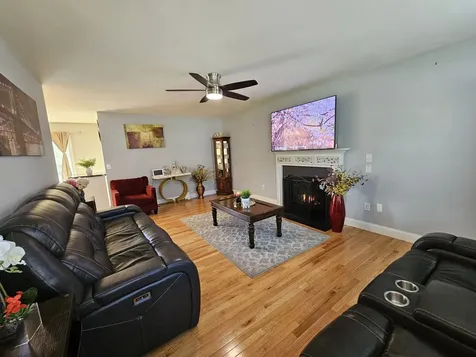88 Creekside Drive Manchester NH 03109