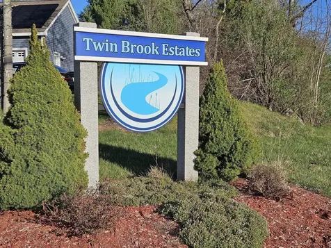 88 Creekside Drive Manchester NH 03109