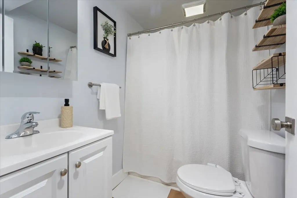 901 Mammoth Road Manchester NH 03104