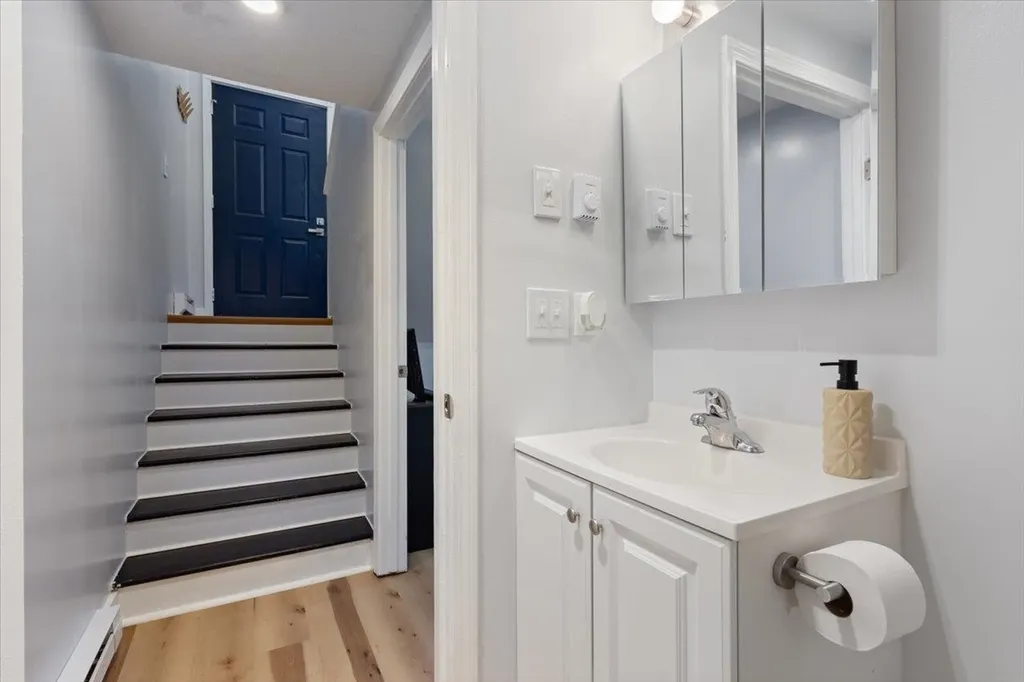 901 Mammoth Road Manchester NH 03104