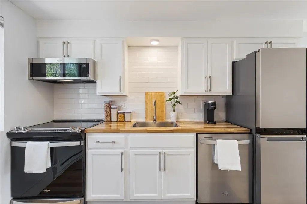 901 Mammoth Road Manchester NH 03104