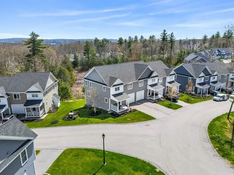 239 Knollwood Way Manchester NH 03102