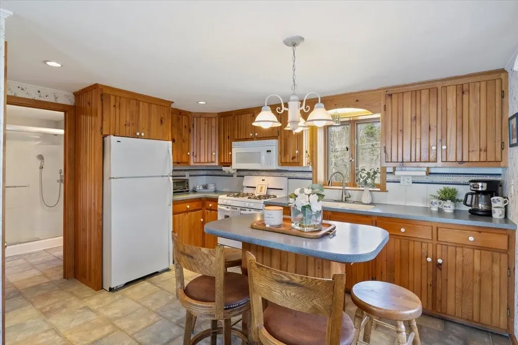 39 Lake Shore Drive Effingham NH 03882