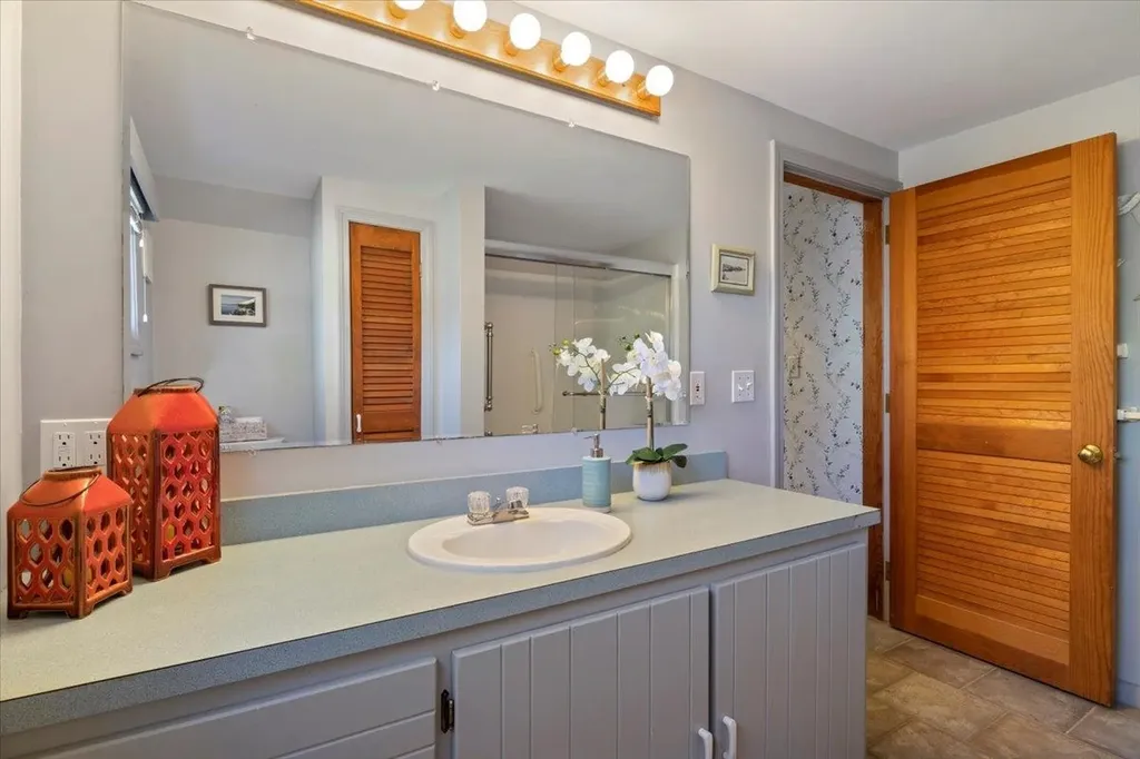 39 Lake Shore Drive Effingham NH 03882