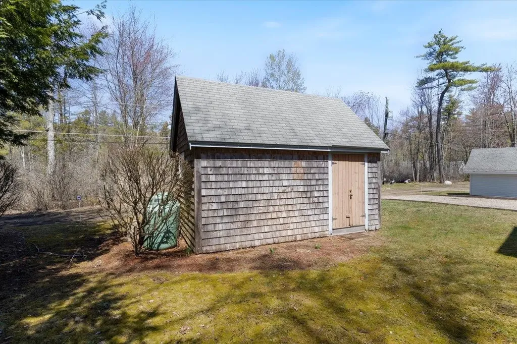 39 Lake Shore Drive Effingham NH 03882