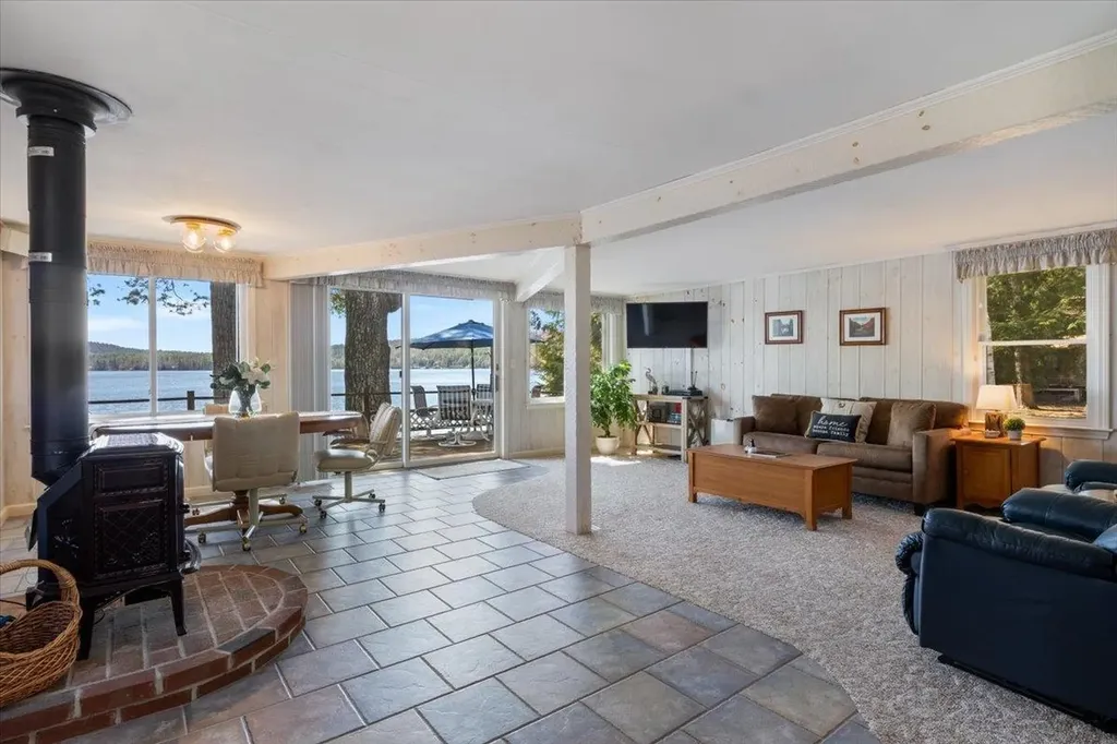 39 Lake Shore Drive Effingham NH 03882