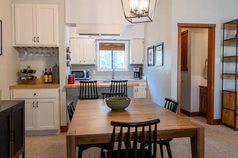 383 Old Quechee Road Hartford VT 05059
