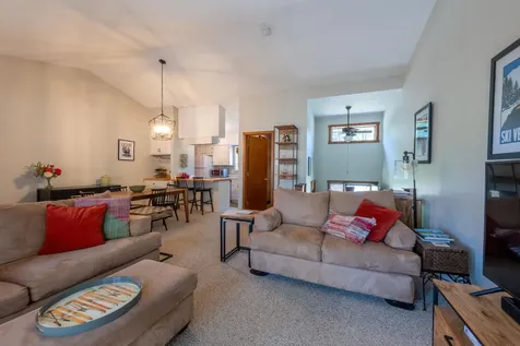 383 Old Quechee Road Hartford VT 05059