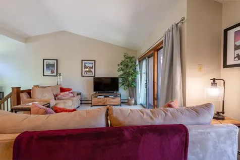 383 Old Quechee Road Hartford VT 05059