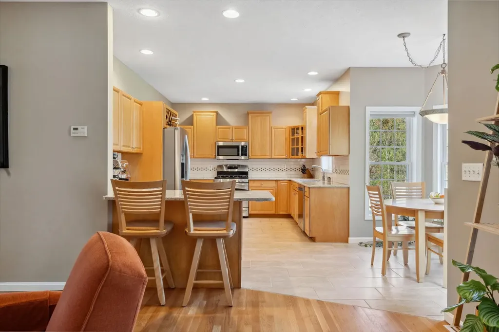 16 Hunter Mill Way Londonderry NH 03053