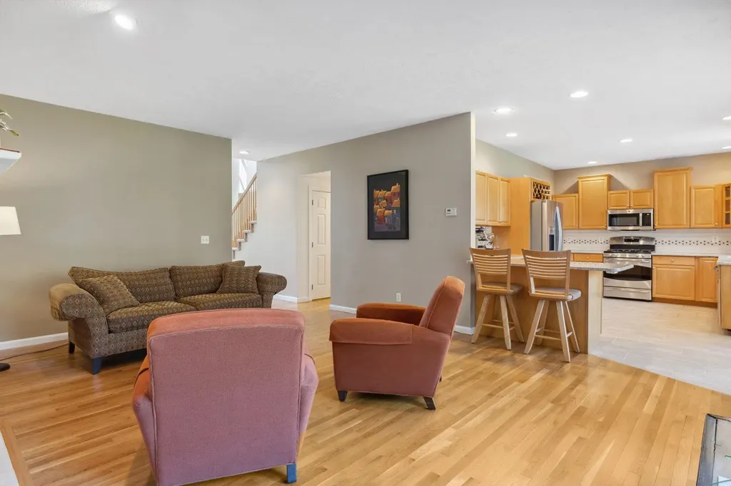 16 Hunter Mill Way Londonderry NH 03053