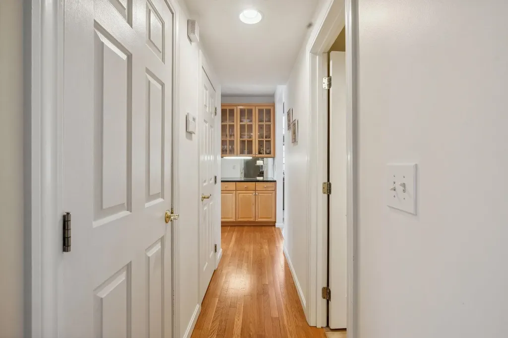 16 Hunter Mill Way Londonderry NH 03053