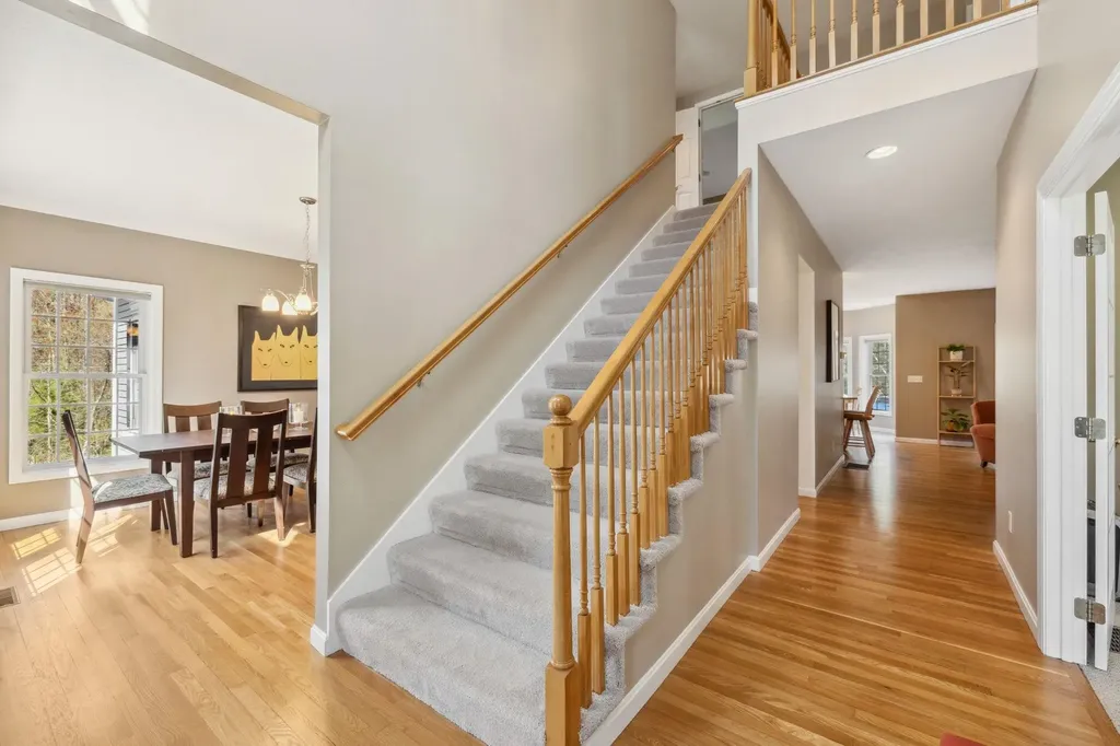 16 Hunter Mill Way Londonderry NH 03053