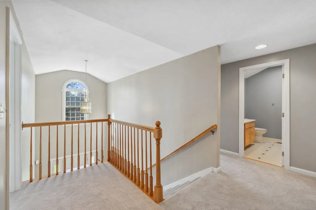 16 Hunter Mill Way Londonderry NH 03053