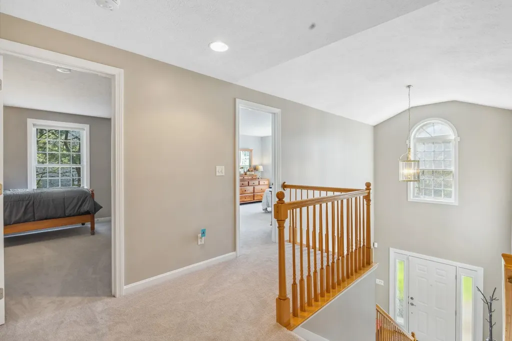 16 Hunter Mill Way Londonderry NH 03053