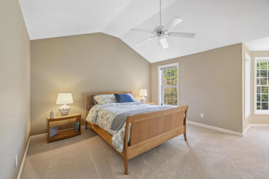 16 Hunter Mill Way Londonderry NH 03053