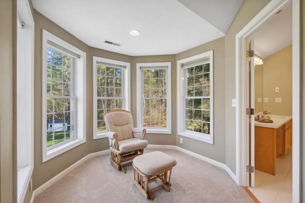 16 Hunter Mill Way Londonderry NH 03053