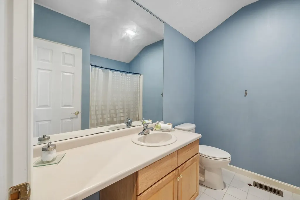 16 Hunter Mill Way Londonderry NH 03053