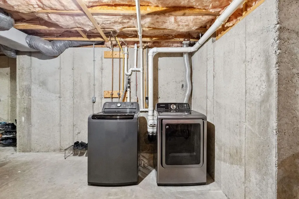 16 Hunter Mill Way Londonderry NH 03053