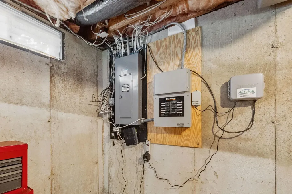 16 Hunter Mill Way Londonderry NH 03053