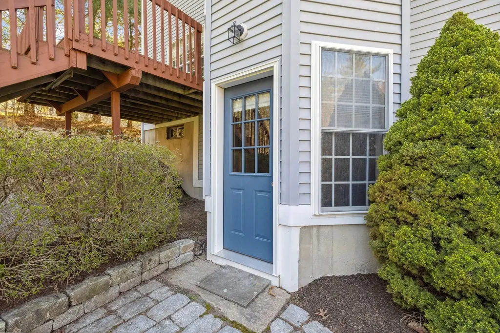 16 Hunter Mill Way Londonderry NH 03053