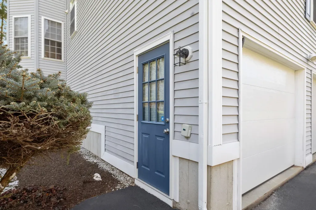 16 Hunter Mill Way Londonderry NH 03053