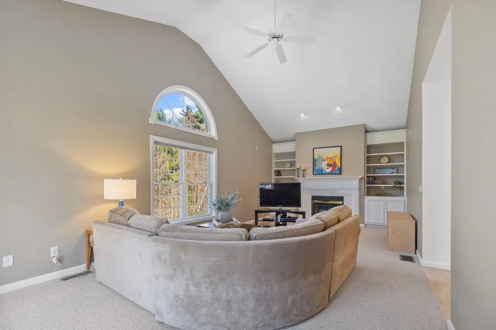 16 Hunter Mill Way Londonderry NH 03053