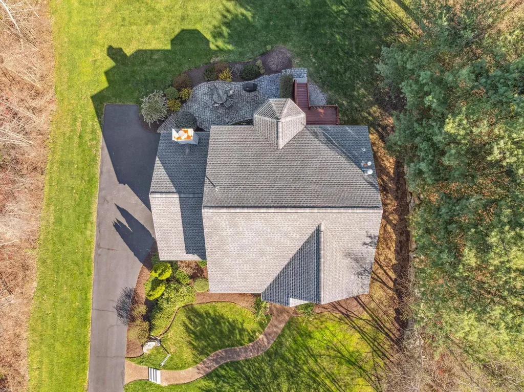 16 Hunter Mill Way Londonderry NH 03053